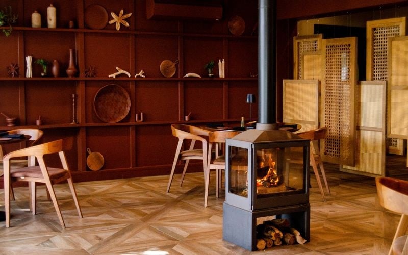 LeQuartierFrancais-Fireplace2